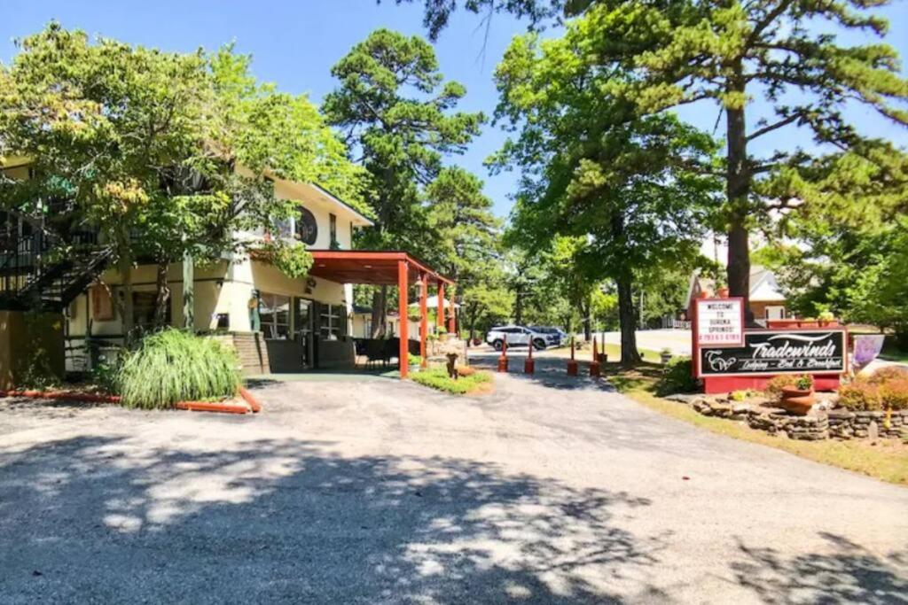 Suite Dreams 101 - Tradewinds Eureka Springs Bagian luar foto